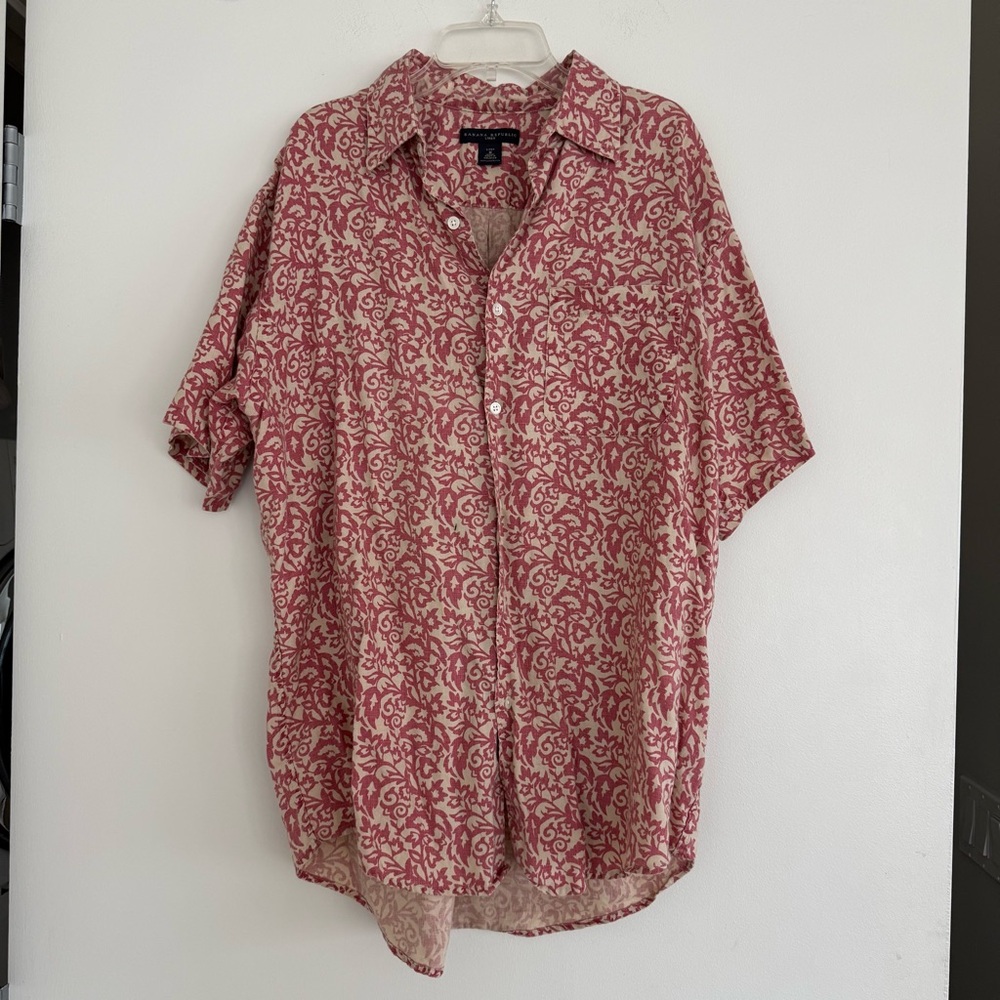 Banana Republic coral and cream floral linen short sleeve shirt